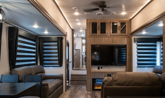 best-way-to-watch-tv-in-rv