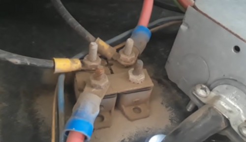 Dirty-connections-of-RV-monitor-panel