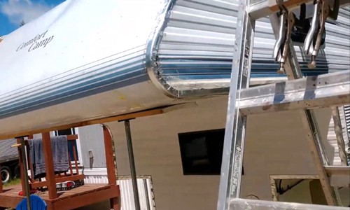 Remove-the-damaged-or-worn-out-RV-corner-trim